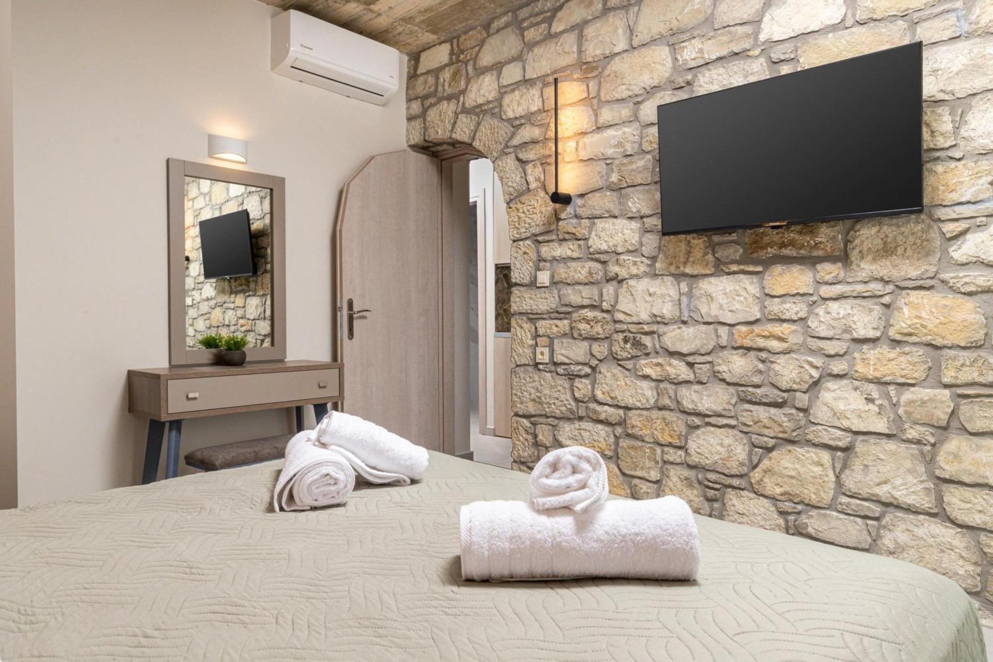 Achatis Apartments With Sea View Kolymbari Exterior foto
